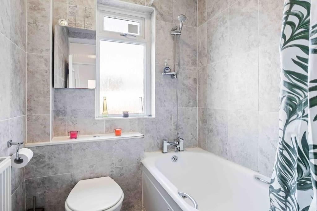 Duplex 3 Bedroom Flat Golders * Londen