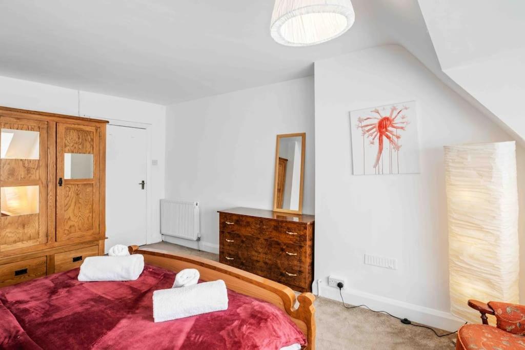 Duplex 3 Bedroom Flat Golders * Londen